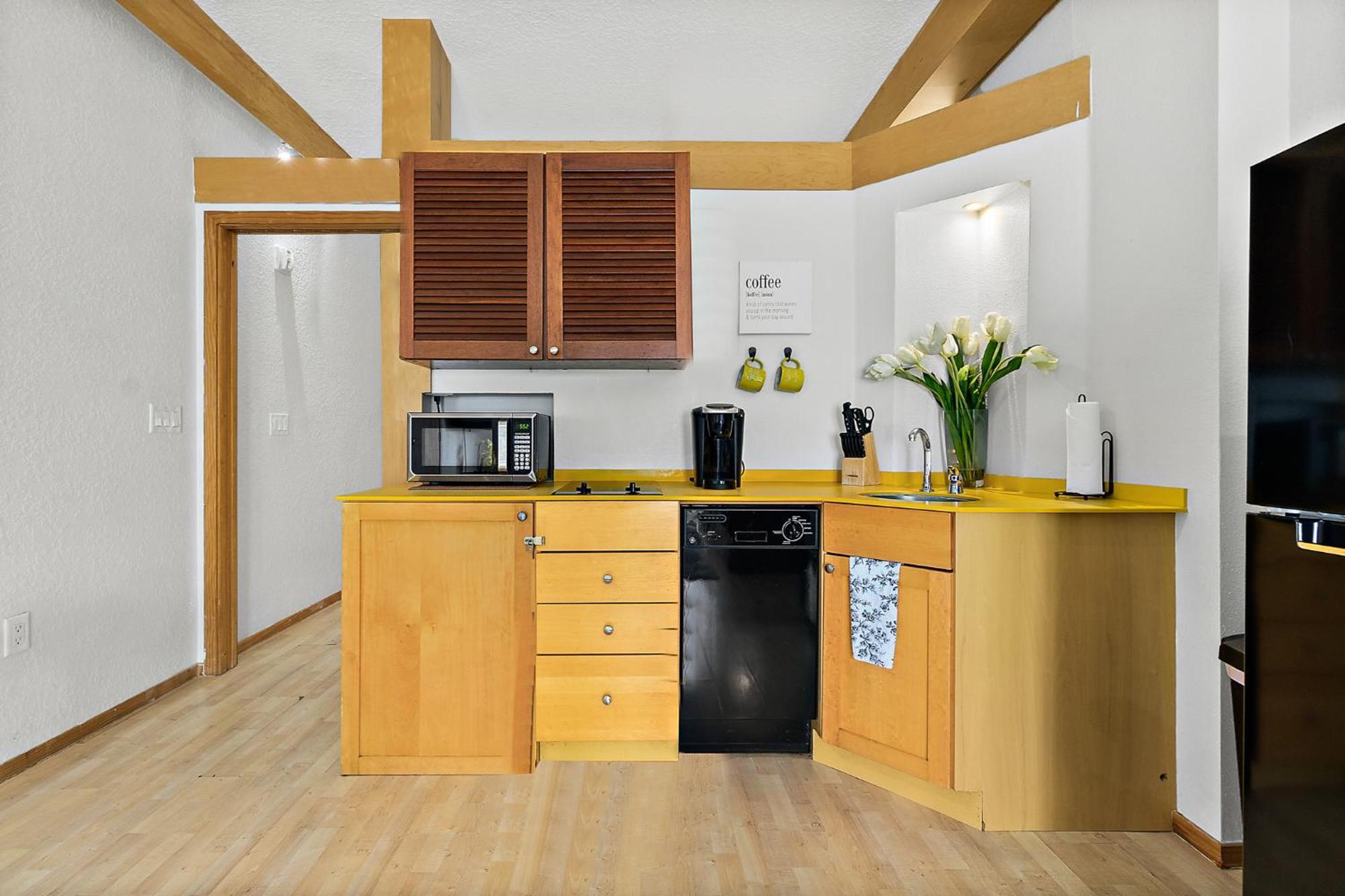 Cozy Queen Suite In European Village With Balcony View Near Beaches Palm Coast Exterior photo