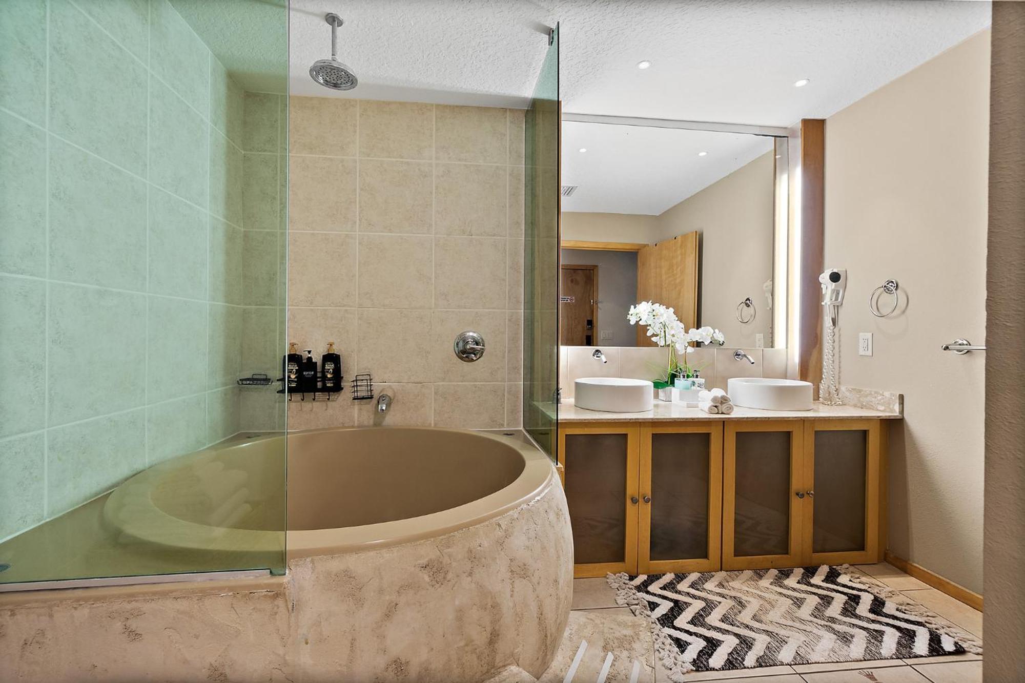 Cozy Queen Suite In European Village With Balcony View Near Beaches Palm Coast Exterior photo